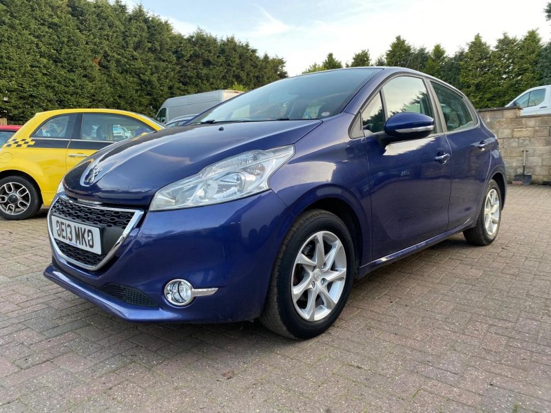 PEUGEOT 208