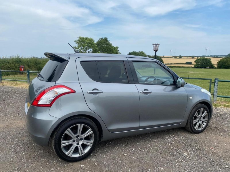SUZUKI SWIFT