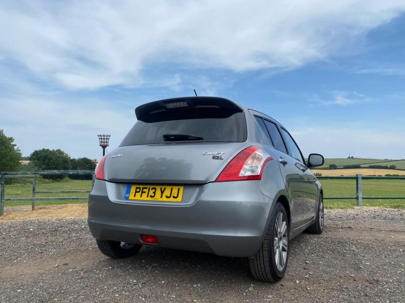 SUZUKI SWIFT