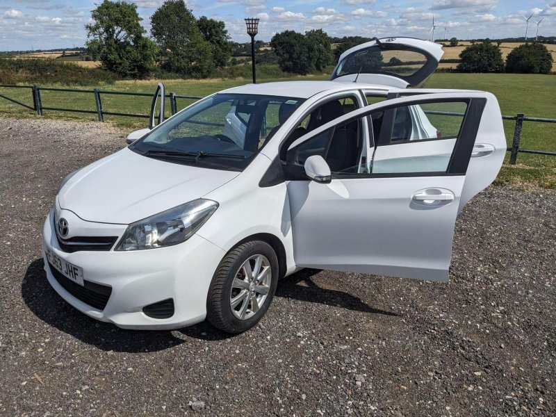 TOYOTA YARIS