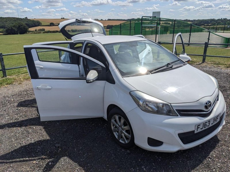 TOYOTA YARIS