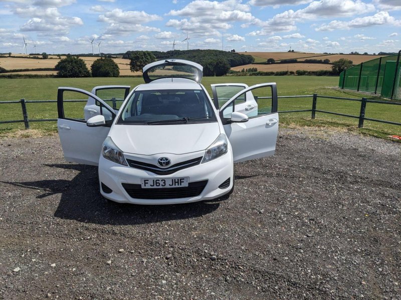 TOYOTA YARIS