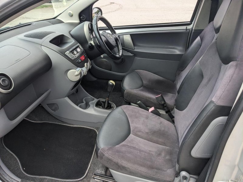 TOYOTA AYGO